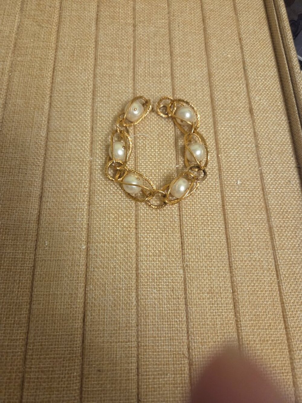 Pearl gold bracelet
